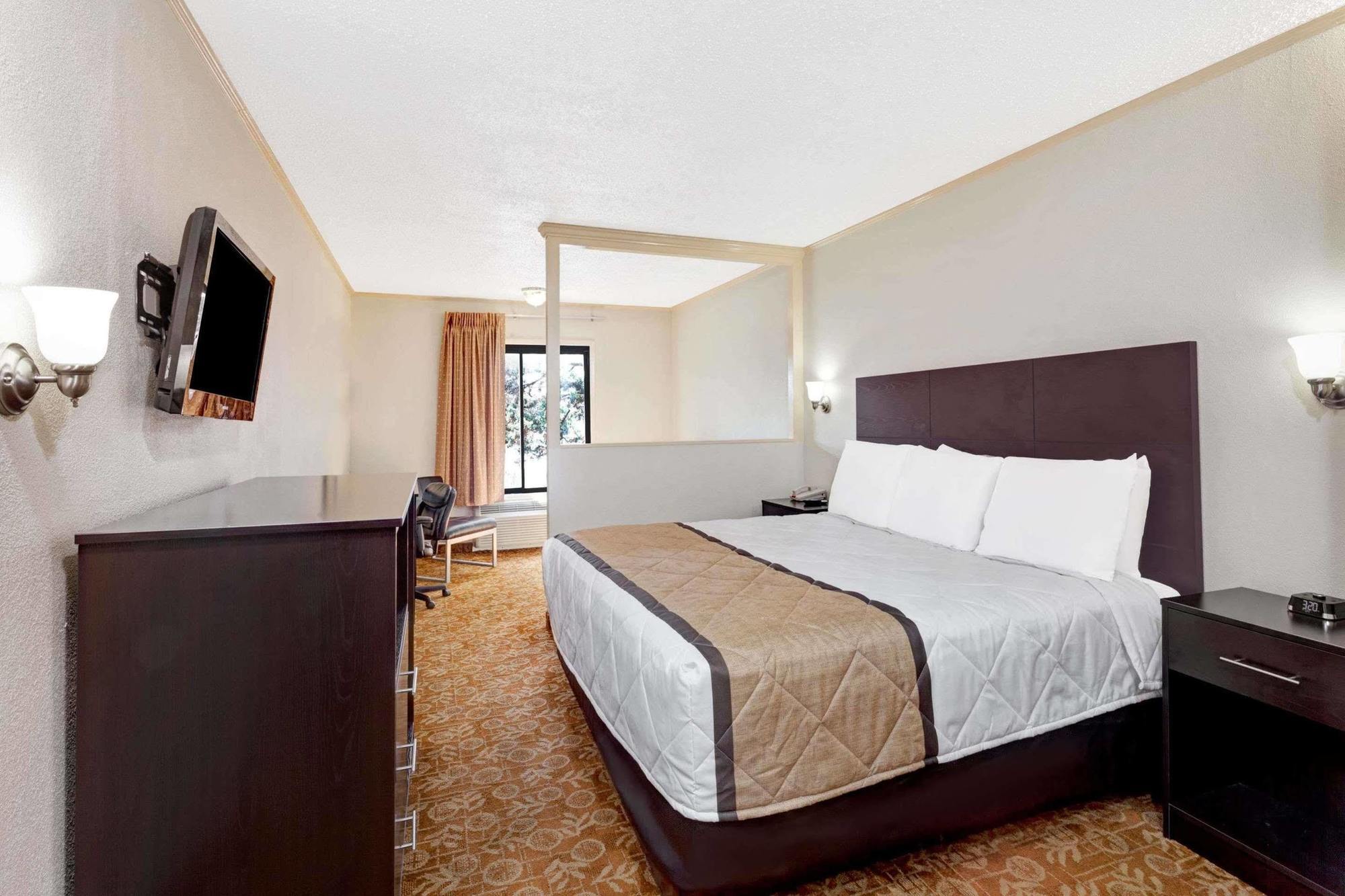 Knights - Downtown Hotel 2*