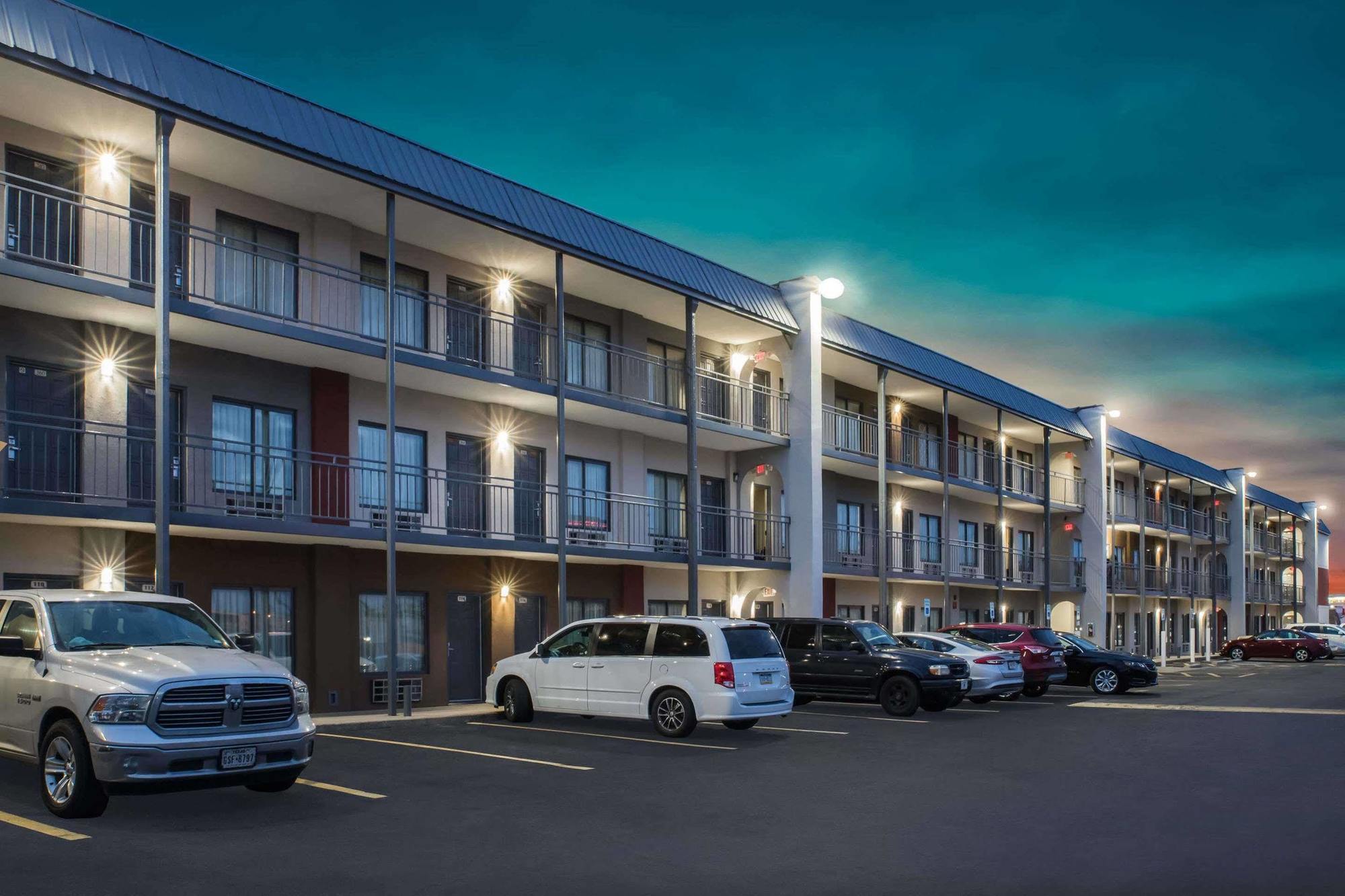 Hotel Knights - Downtown Nashville