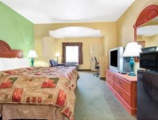 Super 8 By Wyndham Near Downtown / I-40 2*