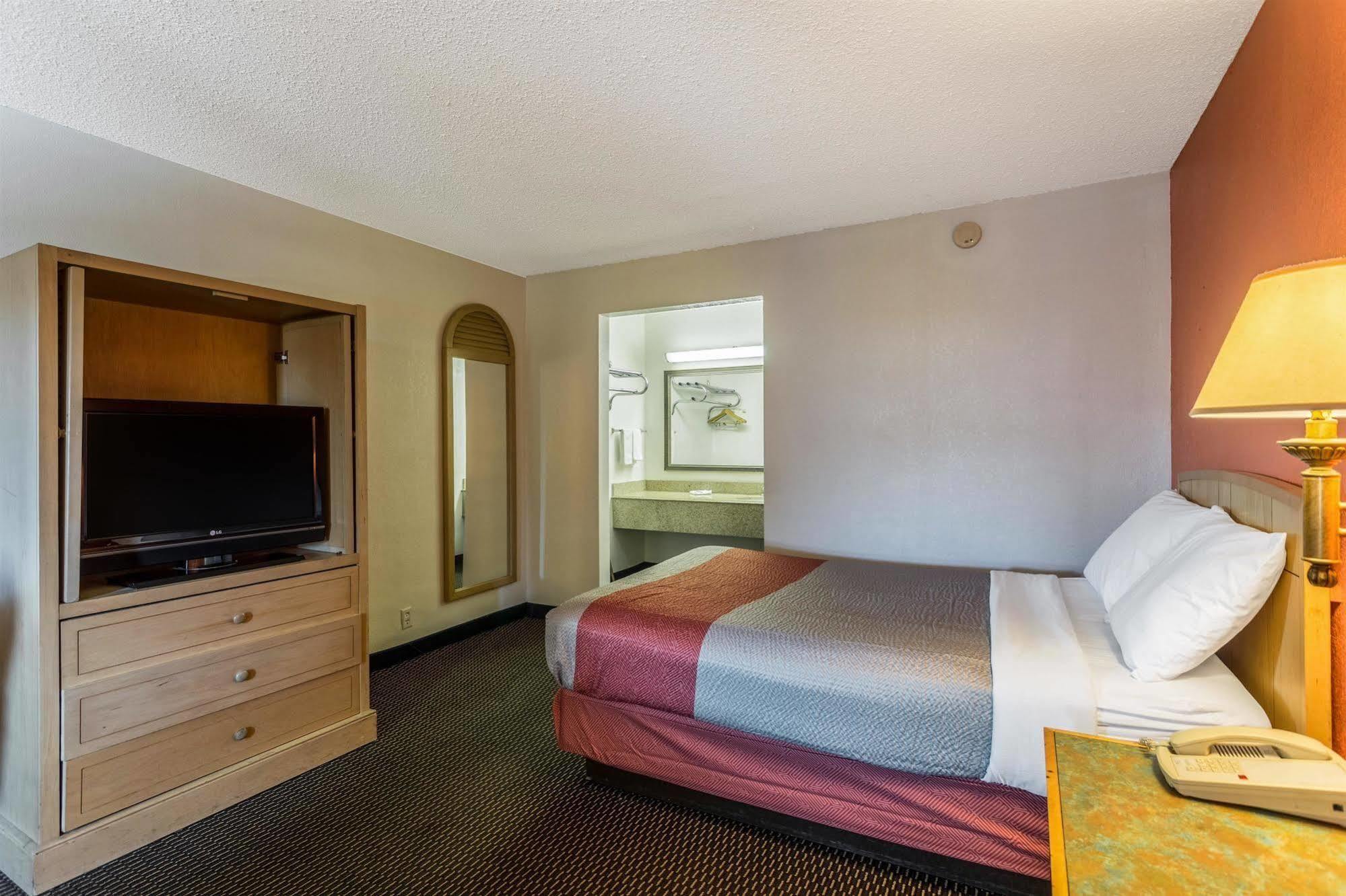 Hotel 6-nashville, Tn