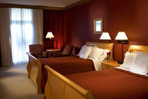 Hotel Sheraton Music Airport 4*