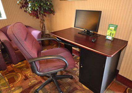 Sleep Near Percy Priest Inn 2*