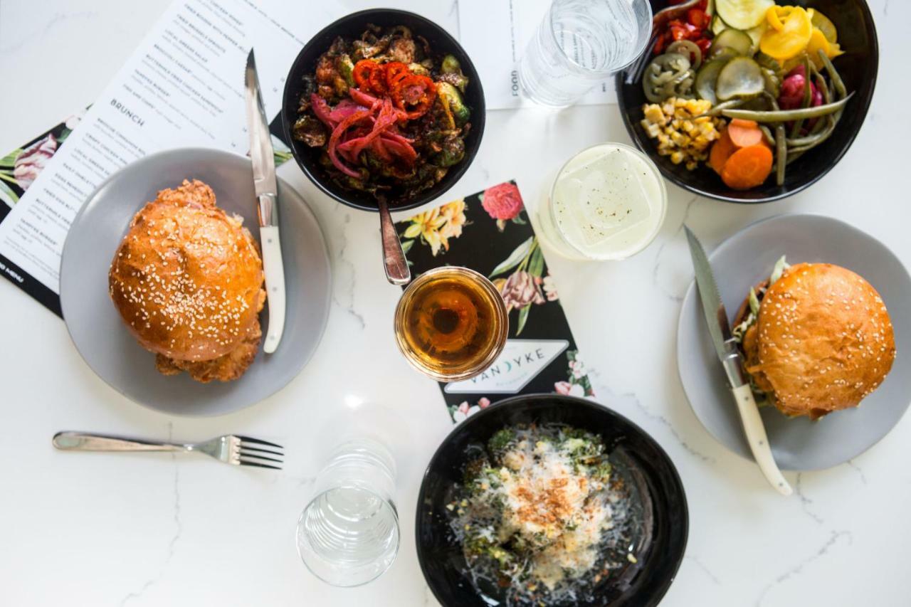 Hotel Vandyke Bed & Beverage 3*