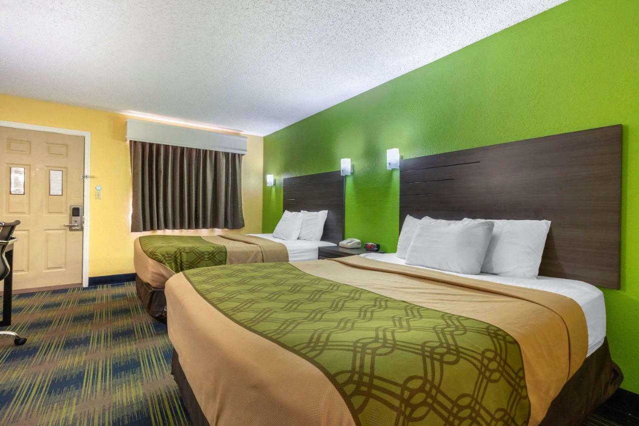 Econo Lodge *