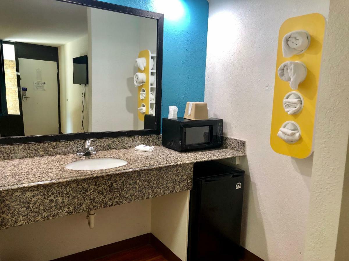 Hotel 6-nashville, Tn - Airport