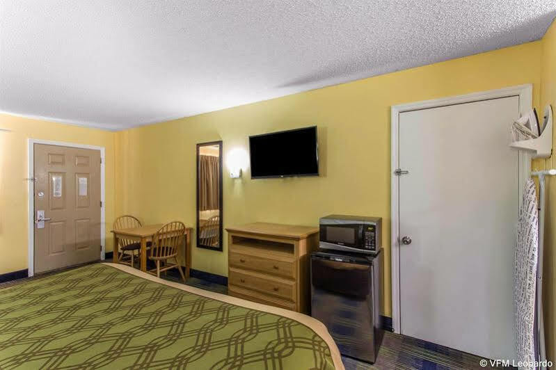 Lodge Econo *