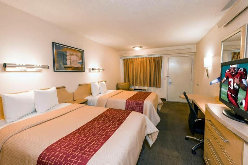 Red Roof Plus+ Airport Nashville