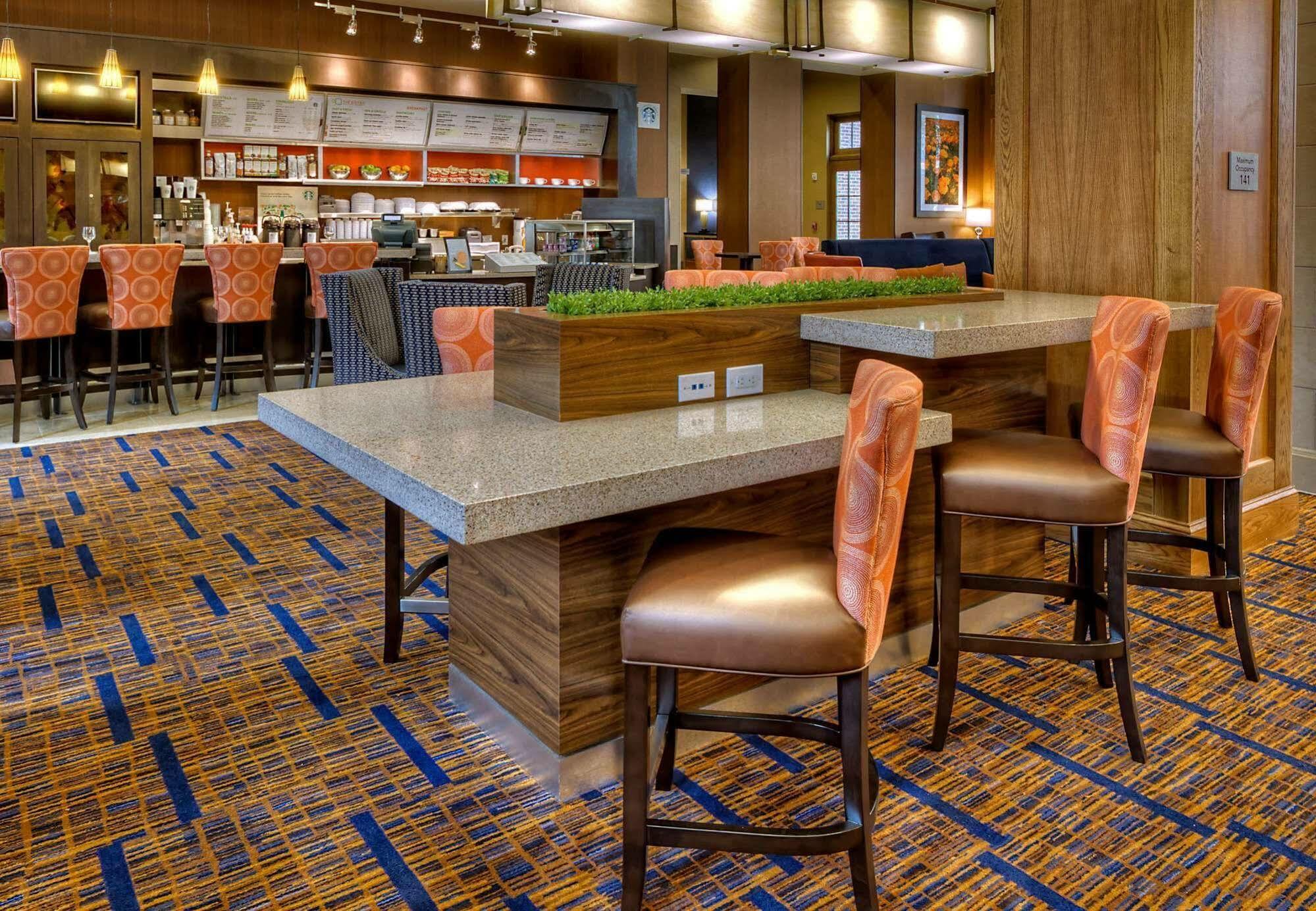 Courtyard By Marriott Hills Hotel 3*