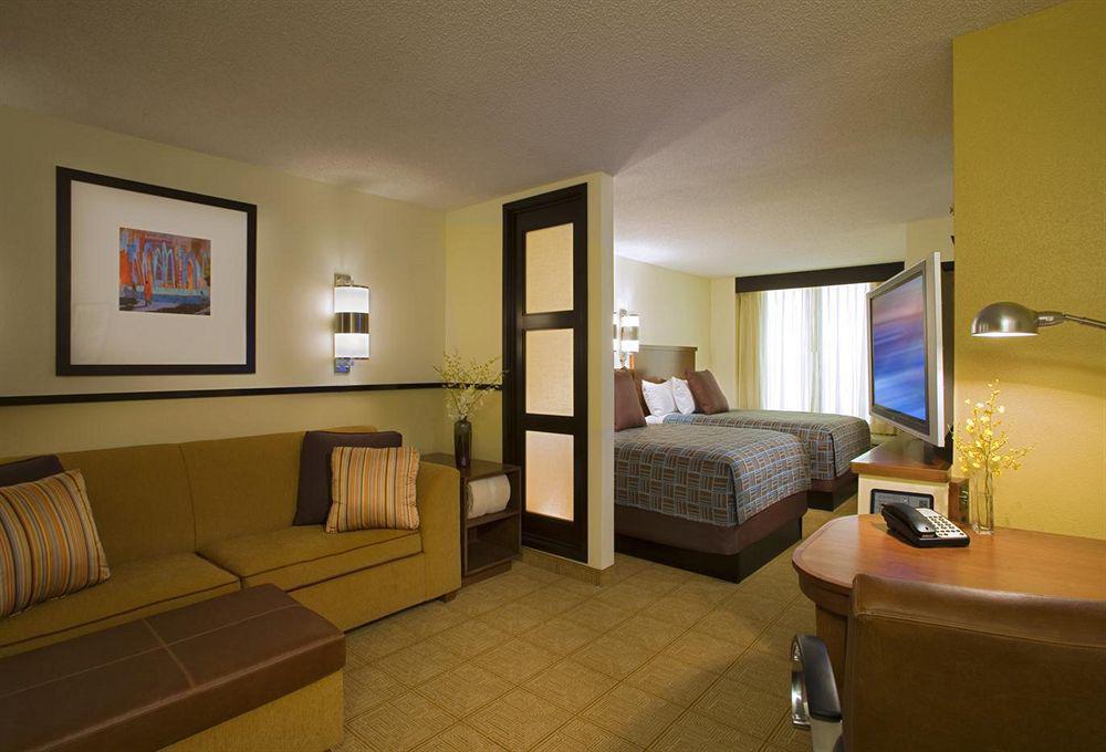 Hyatt Place Airport