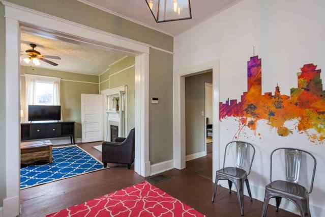 12 South-walk To Bars+coffee+food+shops+belmont Holiday home