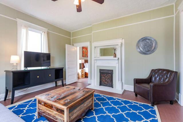 12 South-walk To Bars+coffee+food+shops+belmont Holiday home