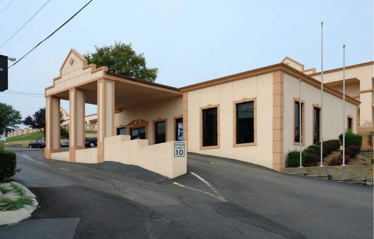 Super 8 By Wyndham Near Downtown / I-40 Nashville