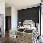 Soak Up The Opulent Feel Of A Lavish Monochrome Abode Holiday home Nashville