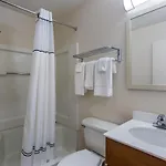 Hometowne By Red Roof - Airport/briley Pkwy Hotel 2*
