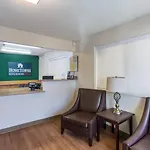 Hometowne By Red Roof - Airport/briley Pkwy Hotel 2*