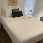 Special! 2 Queen Bedroom Condo Minutes To Broadway!