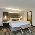Alexis And Hotel