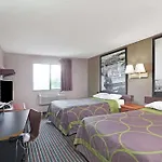 Super 8 by Wyndham Nashville/ Dntn/ Opryland Area