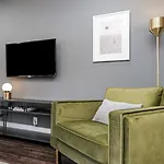 Abode - Germantown Apartment *