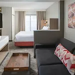 Sonesta Select Airport Hotel