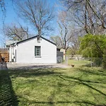 The Titan - Pet-Friendly Bungalow