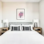 Cozysuites Music Row Spacious 2Br W Free Parking