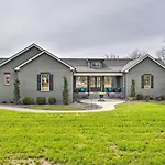 Beautiful Nashville Home Near Downtown W/ Hot Tub!