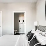Cozysuites Music Row Spacious 2Br W Free Parking