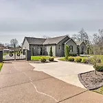 Beautiful Nashville Home Near Downtown W/ Hot Tub!