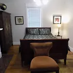 Captain's Quarters East Nashville, Tn *