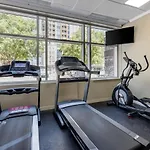 Comfort Downtown - Music Center Inn 4*