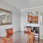 Nash Gold Private Condo - 2Bed, 2Bath, Sleep 6, 25 Min Walk To Broadway And All Nashville Attractions, Pool, Gym