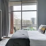 Smart, Stylish Music City Condo - Concierge, Restaurants, Gym, Rooftop Patio, Parking