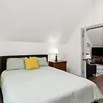 Vacation Near Bridgestone Arena! Apartment