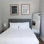 Inviting 1 Bedroom 10 Mins To Nash Hotel