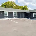 Inviting 1 Bedroom 10 Mins To Nash