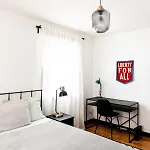 Mid-century Modern Near Downtown With Free Parking