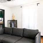 Mid-century Modern Near Downtown With Free Parking Holiday home
