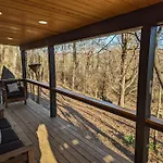 Modern Cabin Close To Downtown