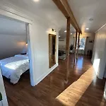 Modern Cabin Close To Downtown