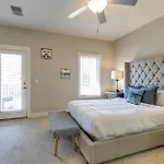 Modern 3-Story West End Condo - Free 2-Car Garage