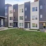 New Pink Howdy Oasis 13 Beds Rooftop View Parking