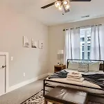 Holiday home New Build 5 Min To Broadway Sleeps 10 *