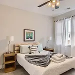 New Build 5 Min To Broadway Sleeps 10 Holiday home *
