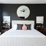 Holiday home 6 Bed With En Baths, Host Up To 20, Rooftops, Parking, Gourmet Kitchens, Cozy Living Spaces, Skyline Views & Fire Table, Near Downtown, Distilleries & Marathon Village, High-speed Wi-fi, 24hr Hospitality Nashville