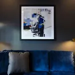 Holiday home Stylish 4 Bed, Skyline Views From Rooftop, Garage , Gourmet Kitchen, Cozy Living Space, Dedicated Parking, Near Distilleries, Marathon Village & Nightlife, Chic Skyline Views, Great For Groups, 24 Hour Hospitality