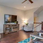 Modern 3 King Belmont Retreat With 2 Living Walk To Belmont & Vanderbilt Near Music Row The Gulch & 12th South 2 Miles To Broadway Large Dining Table Smart Tvs Parking 24 Hr Hospitality