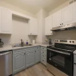 Minutes To Broadway - 2 King Beds With Optional Garage Parking