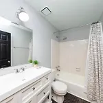 Apartment Bright & Cozy 2br Family Sleeps 6 With Private Balcony And Optional Parking Near Centennial Park & Broadway *