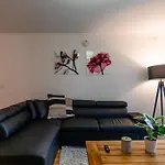 Bright & Cozy 2br Family Sleeps 6 With Private Balcony And Optional Parking Near Centennial Park & Broadway Apartment Nashville